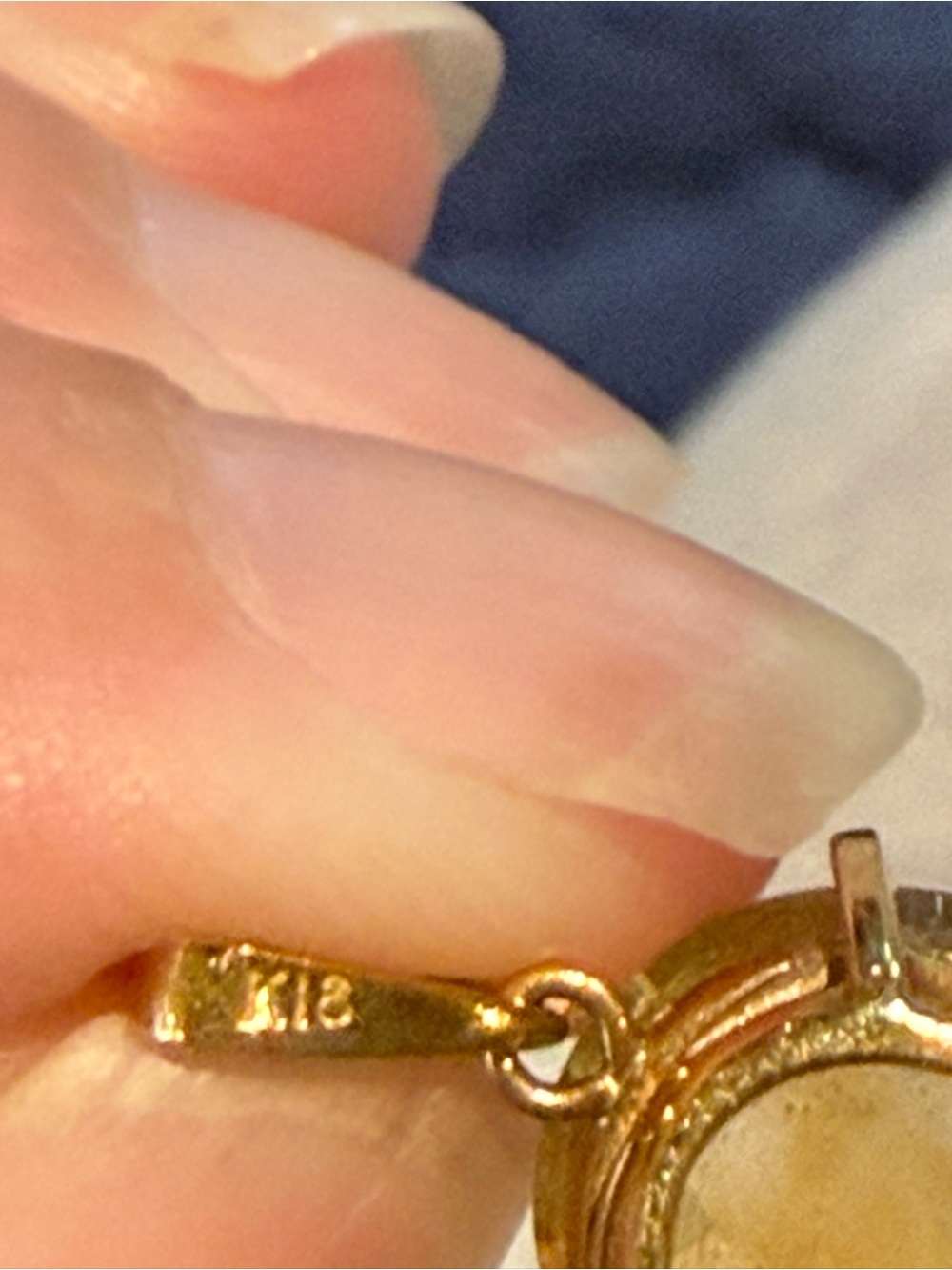 18k Chain and Oval Cut Citrine Pendant Necklace. - Picture 3 of 6